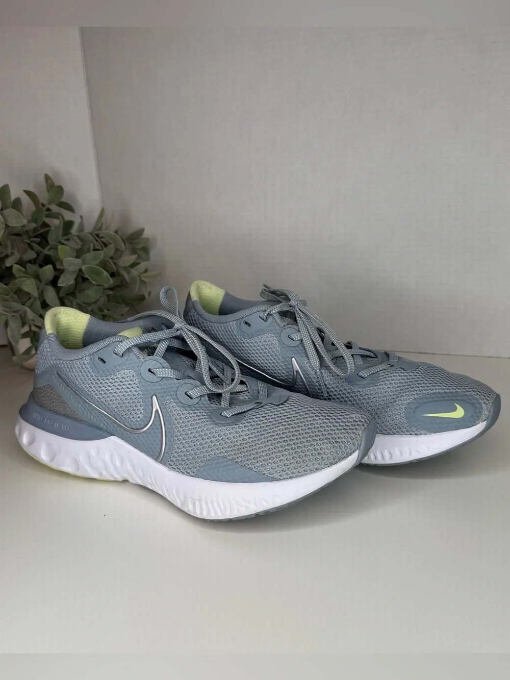 Nike Womens Renew Run Womens Casual Running Shoe in Obsidian Mist Size 10